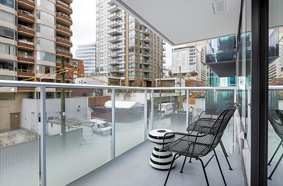Level Downtown - Howe