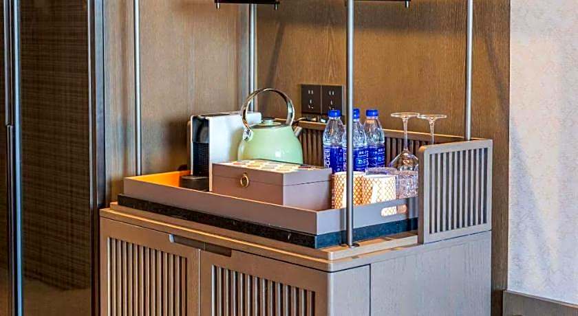 Yuexiu Hotel Guangzhou, Curio Collection by Hilton