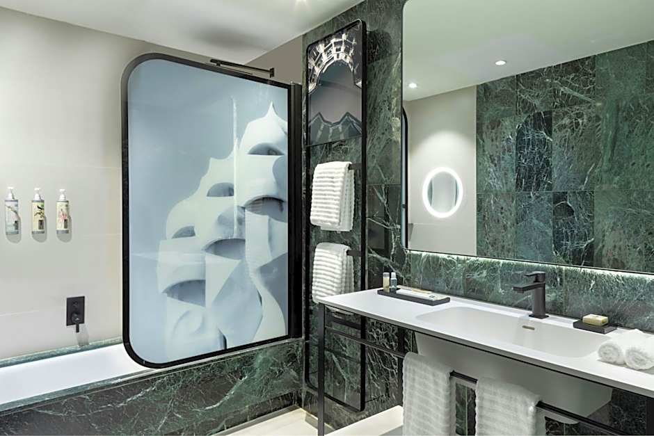 Renaissance by Marriott Barcelona Hotel