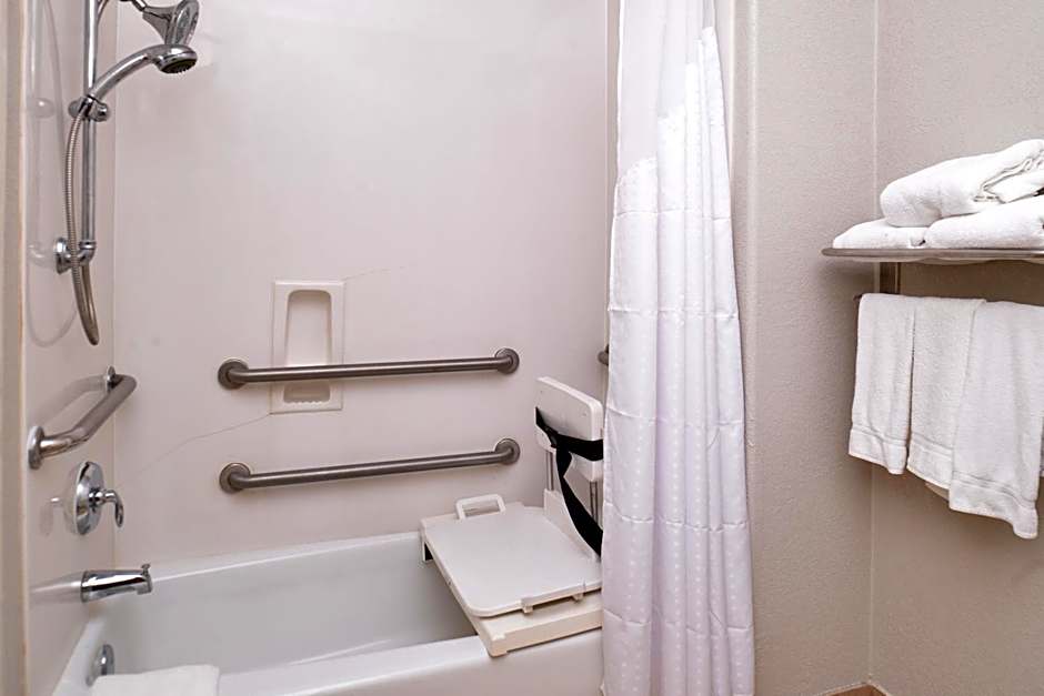 Holiday Inn Express & Suites San Antonio South By IHG