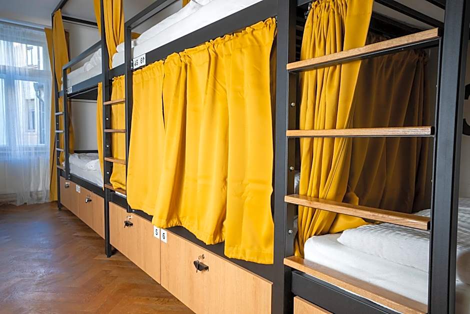 White Wolf House Hostel & Apartments