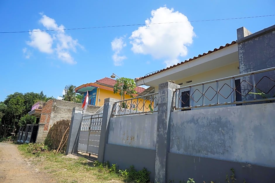 OYO Life 92991 Kost Amantu 2