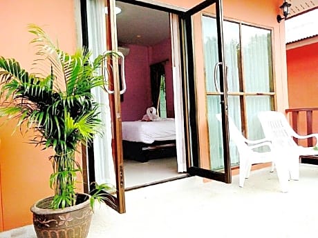 Deluxe Garden Chalet