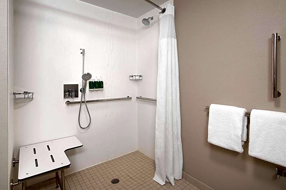 Courtyard by Marriott Bakersfield