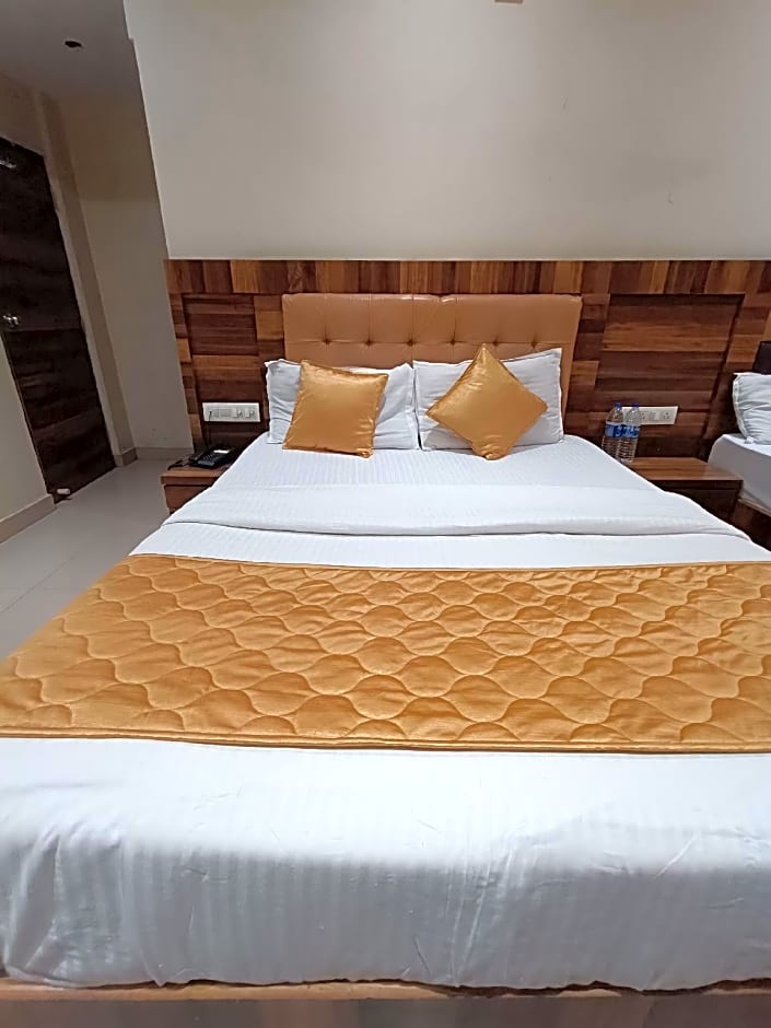 Hotel Rishi International - Grant Road