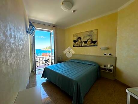 Double Room with Balcony and Sea View