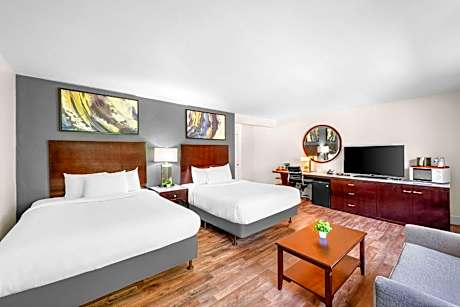 Quadruple Room with Two Queen Beds - Non Smoking