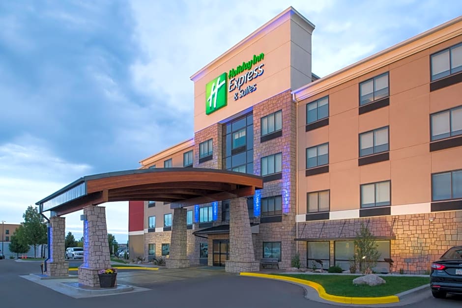 Holiday Inn Express Hotel & Suites Bismarck