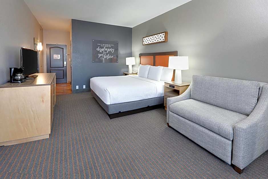 La Quinta Inn & Suites by Wyndham Dallas Love Field