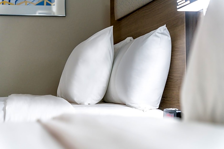 Holiday Inn Express & Suites Phoenix - Mesa West by IHG