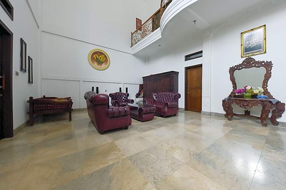 RedDoorz Syariah near Dago Pakar 2