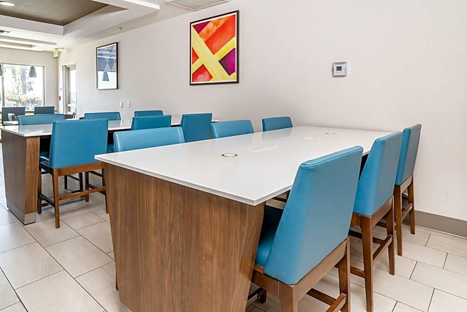 Holiday Inn Express & Suites San Diego Otay Mesa By IHG