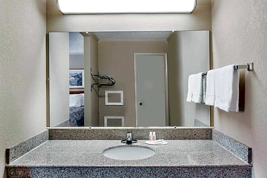 Travelodge by Wyndham Ridgeway Martinsville Area