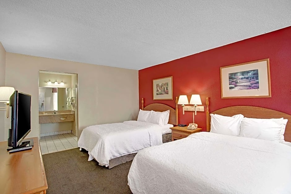 Days Inn & Suites by Wyndham Collierville Germantown Area