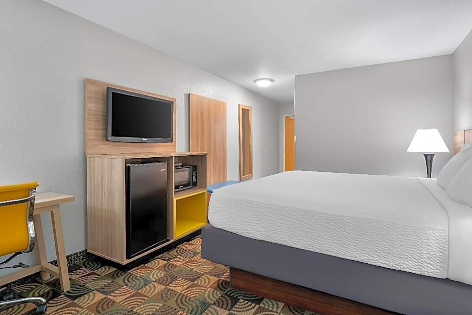 Days Inn by Wyndham Hillsdale