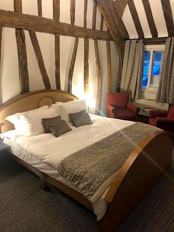 OYO The Greyhound Inn