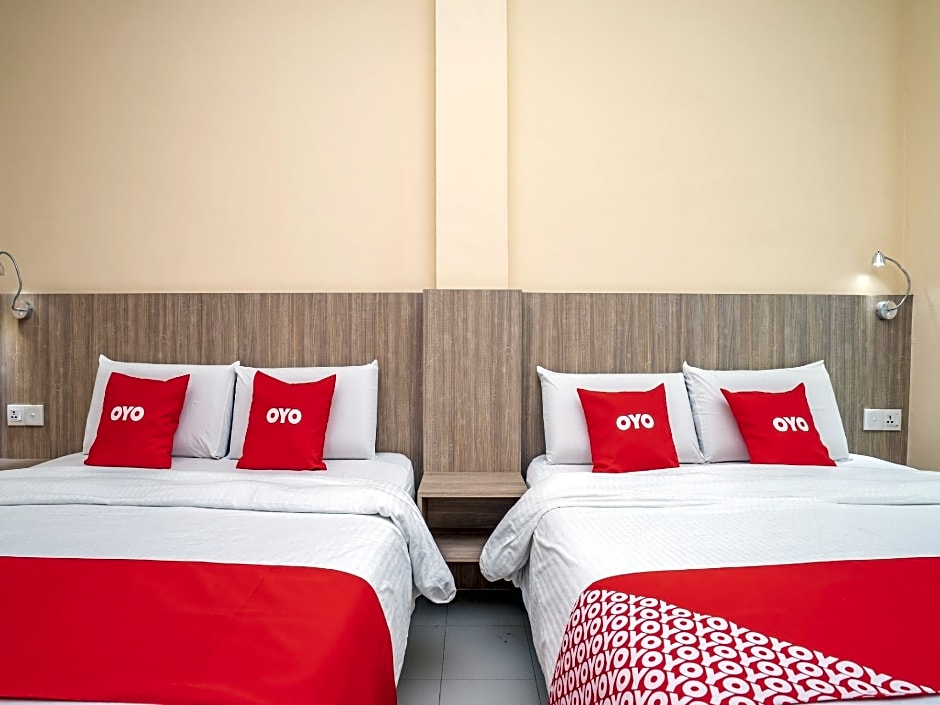 OYO 44078 The Island Hotel