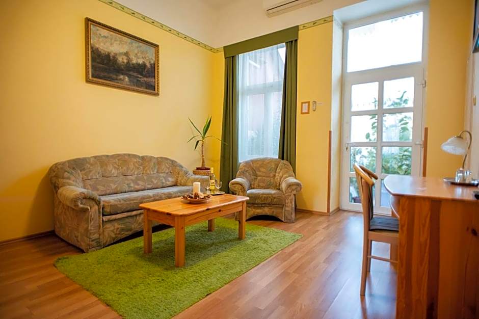 Hotel Manzard Panzio