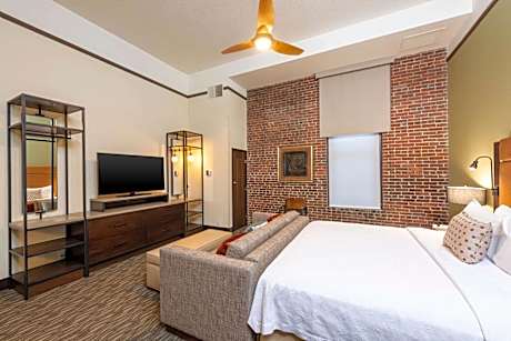 1 King Bed Studio Suite Nonsmoking