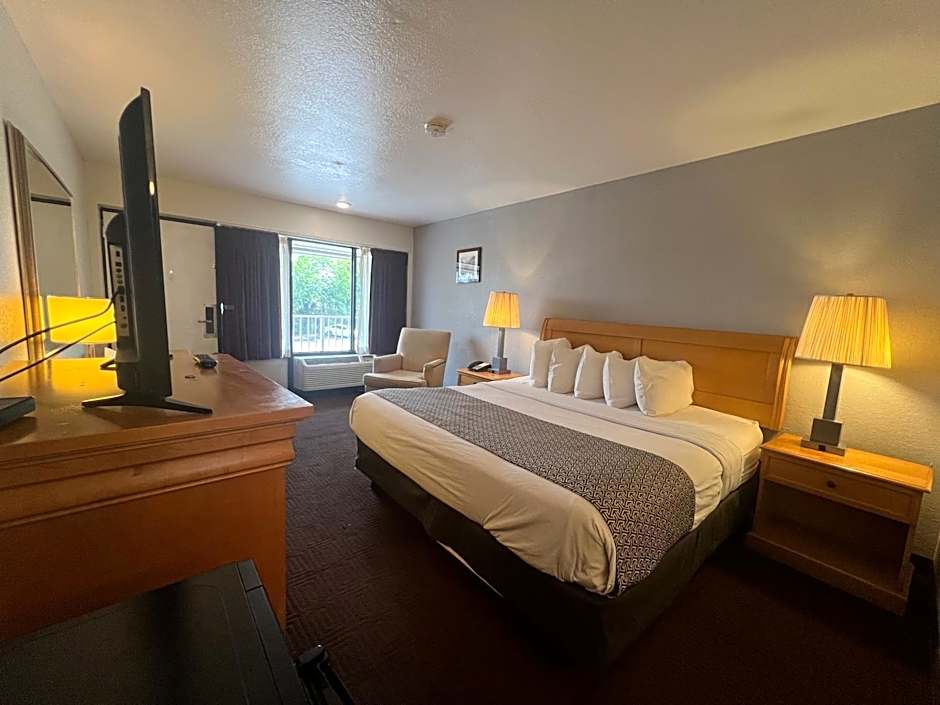 Photo 1 of 4 of Superior 1 King Bed