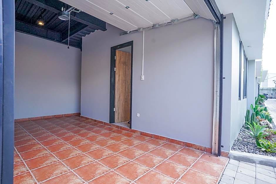 LOA LIVING Solo Baru