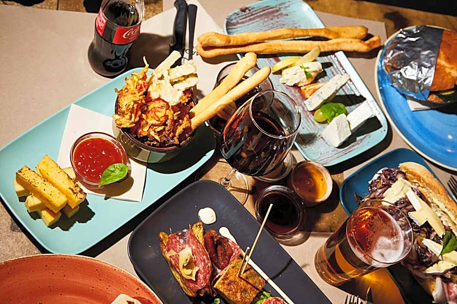 Madama Hostel & Bistrot