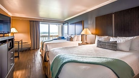2 Queen Beds Non-Smoking Microwave And Refrigerator Wi-Fi Full Breakfast