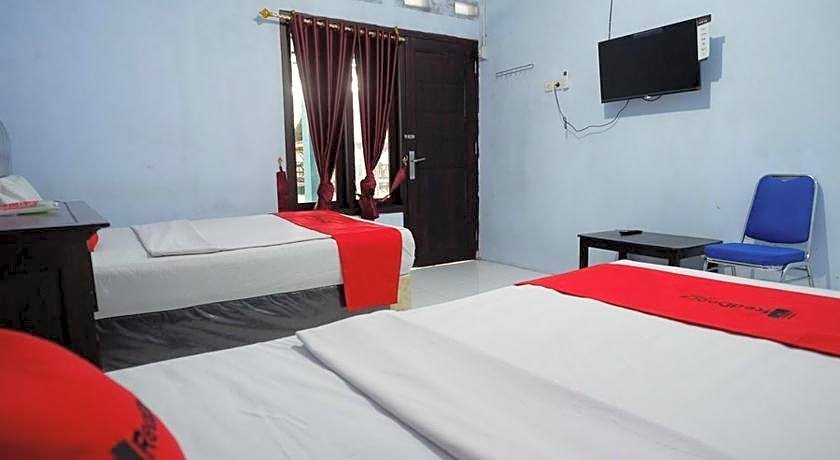 RedDoorz Syariah near Stasiun Pekalongan 3