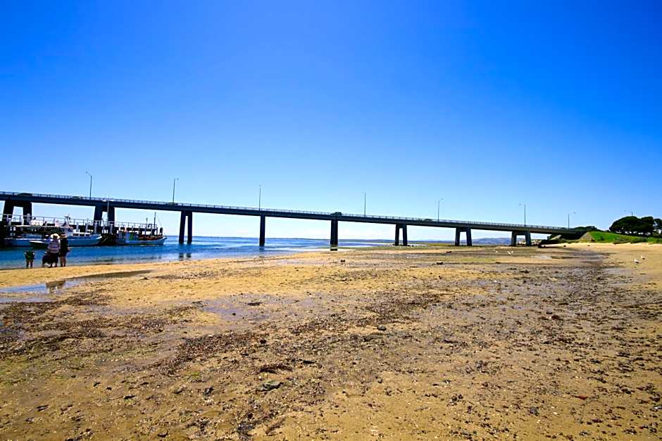 Pelicans Motel San Remo