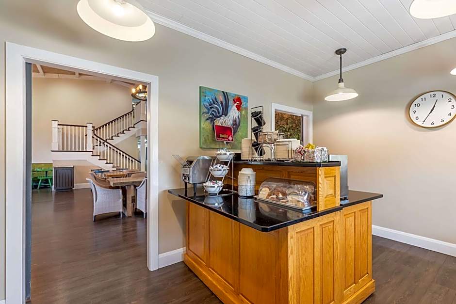 Best Western Plus University Park Inn & Suites