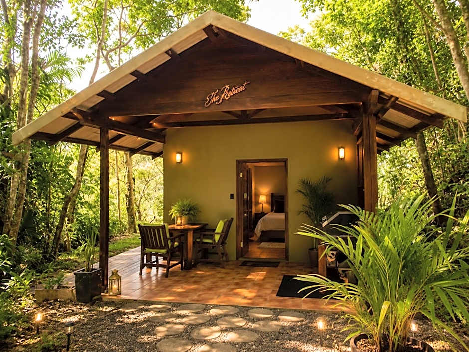 Gunnadoo Holiday Hut with Ocean Views and Jacuzzi