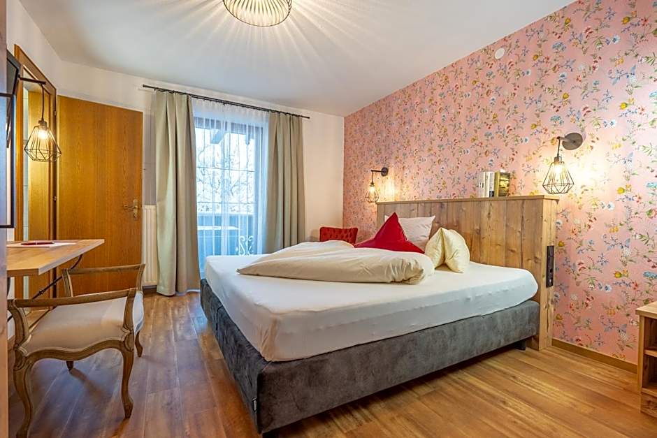 Photo 1 of 10 of Double Room