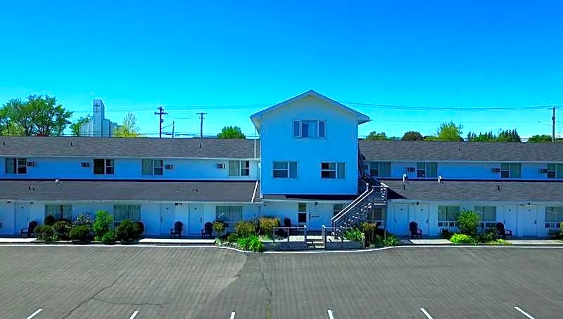 Econo Lodge Inn & Suites