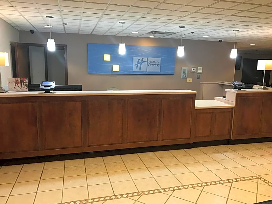 Holiday Inn Express Hotel & Suites Charleston-Southridge