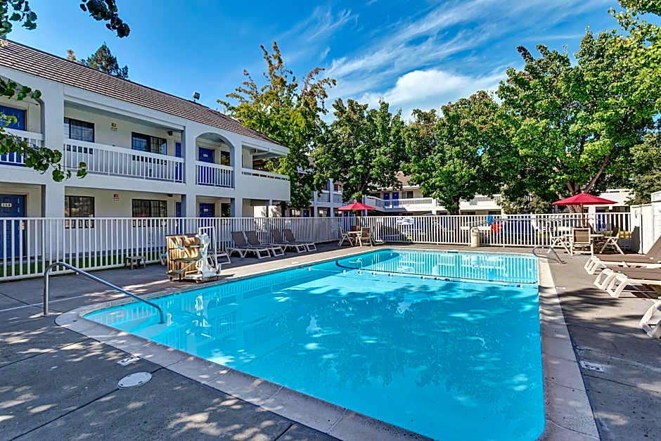 Super 8 by Wyndham Santa Rosa North