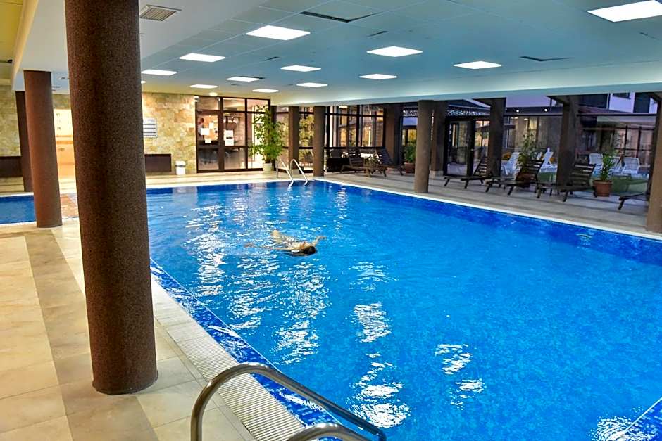 Royal Bansko - Family Apart Hotel With All Inclusive Light or HB&Drinks and Hot Pool & Jacuzzis
