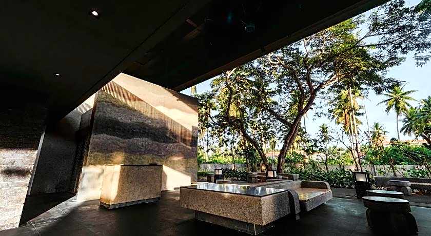 The Funny Lion - Puerto Princesa