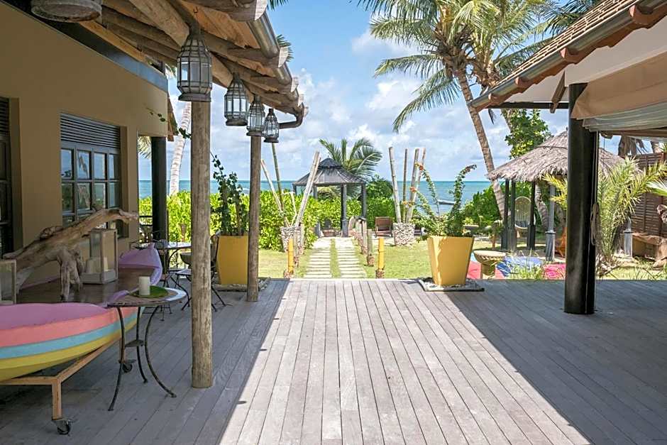 Villas des Alizes Beachfront Suites