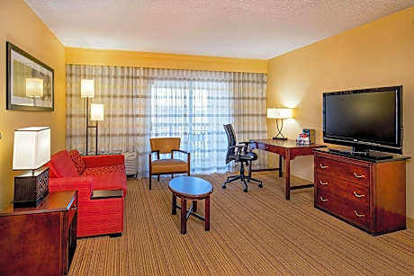 1 Bedroom 2 room Suite, 1 King, Sofa bed