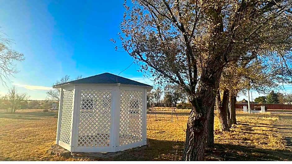 Apt 1- High Plains Lodge at Nomad Landing
