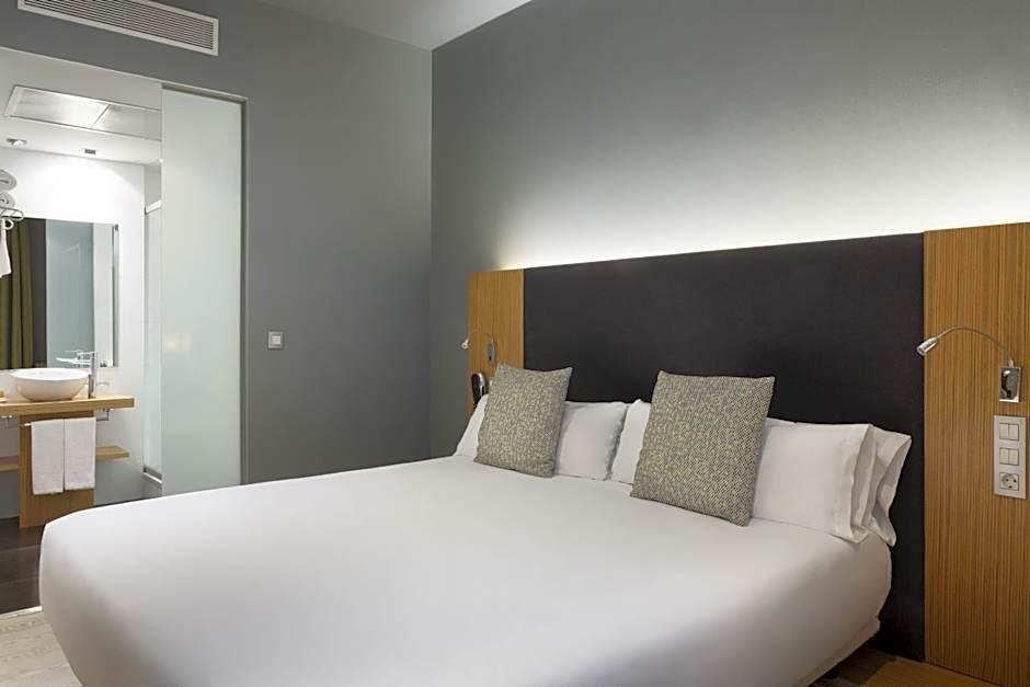 Petit Palace Tres Cruces