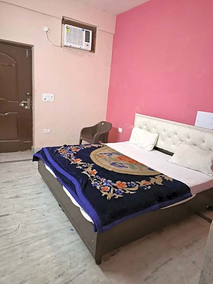 Goroomgo Raj hotel vip Noida