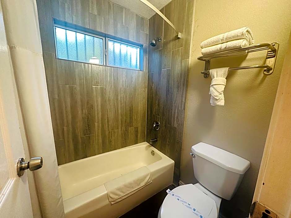 Casa Blanca Hotel & Suites Orange SR-55 Freeway, Near Honda Center, Chapman University, Disneyland