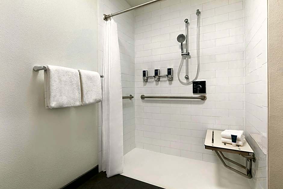 Four Points by Sheraton Raleigh Arena