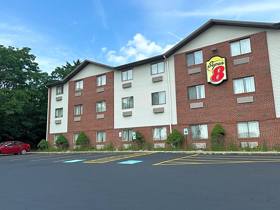 Super 8 by Wyndham Richfield/Cleveland