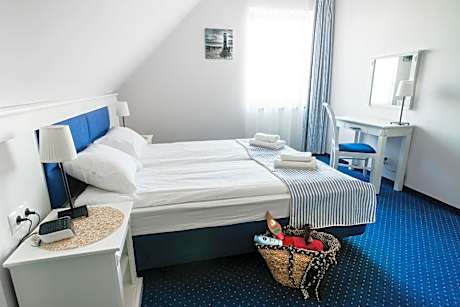 One-Bedroom Apartment with Balcony and Harbor View