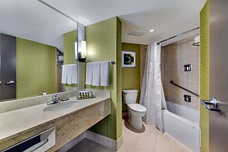 King Suite with Panoramic View - Corner Room/Non-Smoking