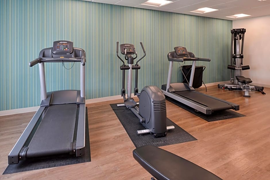 Holiday Inn Express & Suites Omaha - 120th and Maple By IHG
