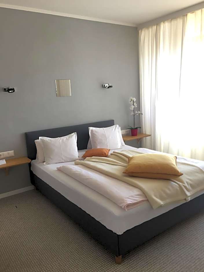 Dietrichsteinerhof Apartments & Rooms