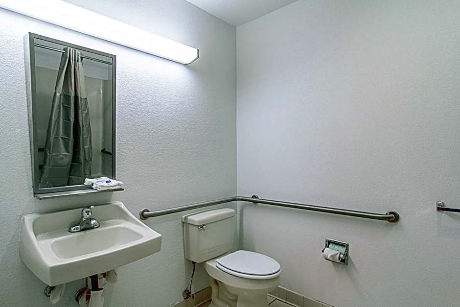 Americas Best Value Inn & Suites Brunswick